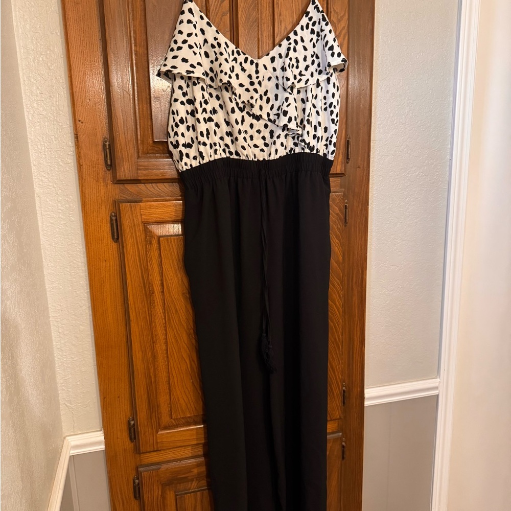 Elegant Black and White Spaghetti Strap Jumpsuit